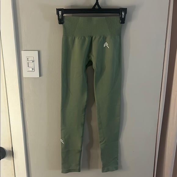 Oner Active Green Leggings for Versatile Comfort nwot - Picture 1 of 5